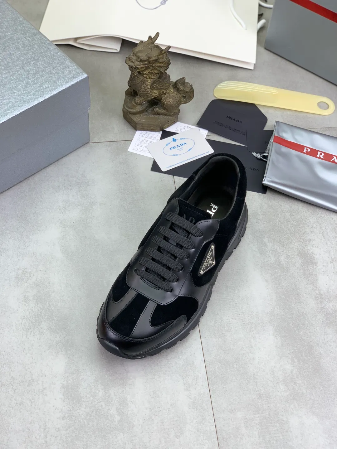 Men's men's shoes💰P580💰【New model】Top quality, new popular models on the official website, which will never go out of style for a century,🆘 The trendy brand (Prada) mainly promotes popular models, avant-garde and versatile fashionable men's shoes, private version molding, cowhide surface splicing 1:1 oil edge processing... fashionable and simple, original imported cowhide interior cowhide feet; the atmosphere and personality are more fashionable, eye-catching and pursuing class. It will subvert old ideas and be a must-have for fashionistas who want to spend time with you! Must keep it! High-end comfort, high-end quality workmanship. Size: 38-44 Various colors available. full package